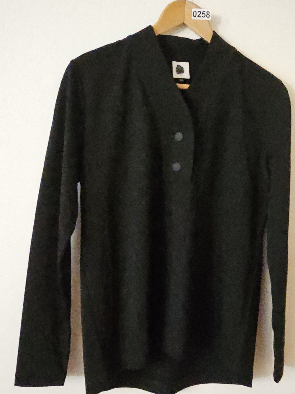 Men's Black Long-Sleeve Henley Sweater 258